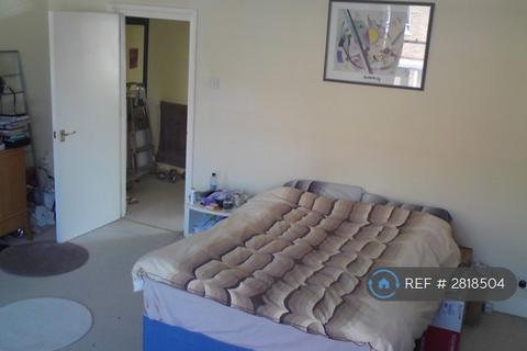 undefined, Boundaries Road, London, SW12