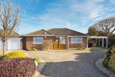 3 bedroom bungalow for sale, Kingsgate Avenue, Broadstairs, Kent, CT10