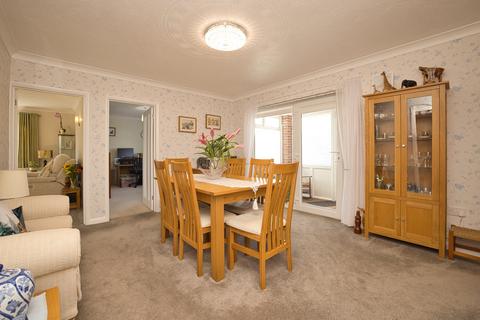 3 bedroom bungalow for sale, Kingsgate Avenue, Broadstairs, Kent, CT10