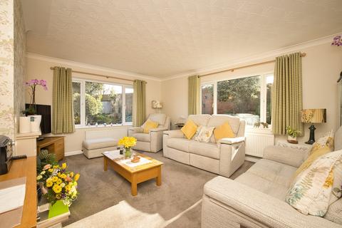 3 bedroom bungalow for sale, Kingsgate Avenue, Broadstairs, Kent, CT10