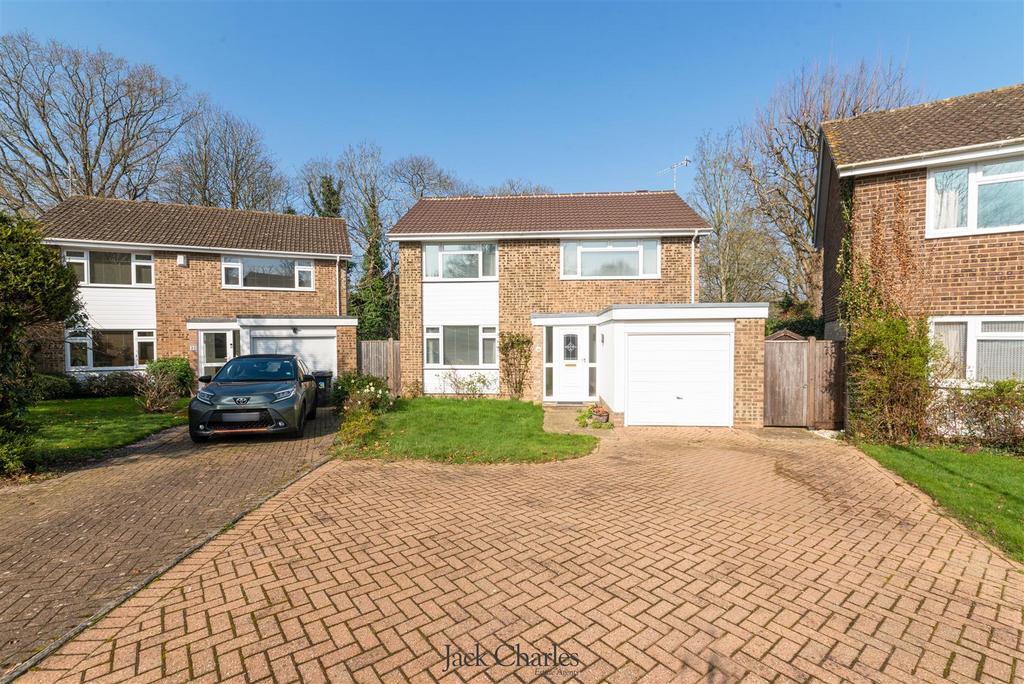 33 Herons Way.jpg
