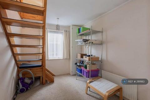 undefined, Meadfield Avenue, Slough, SL3