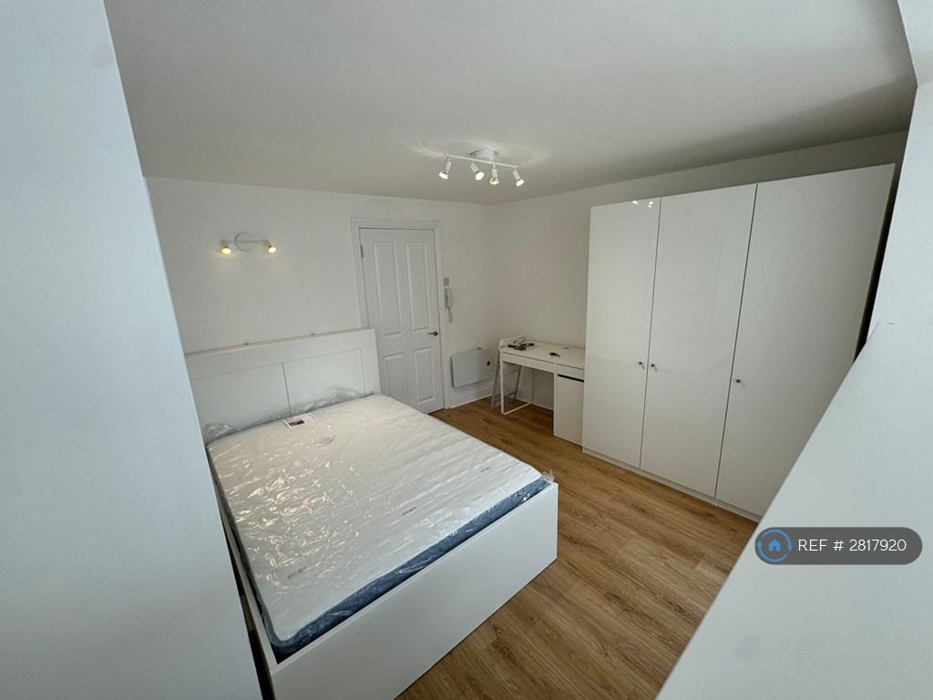Bedroom Area, Desk, Storage