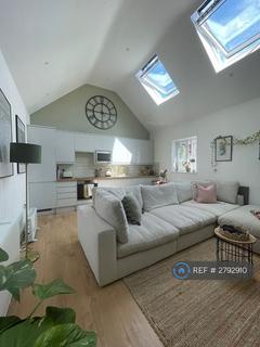 2 bedroom flat to rent, High Street, Camberley, GU15