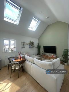 2 bedroom flat to rent, High Street, Camberley, GU15