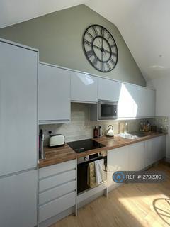 2 bedroom flat to rent, High Street, Camberley, GU15