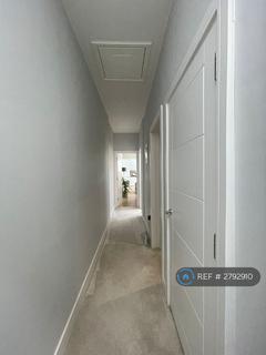 2 bedroom flat to rent, High Street, Camberley, GU15