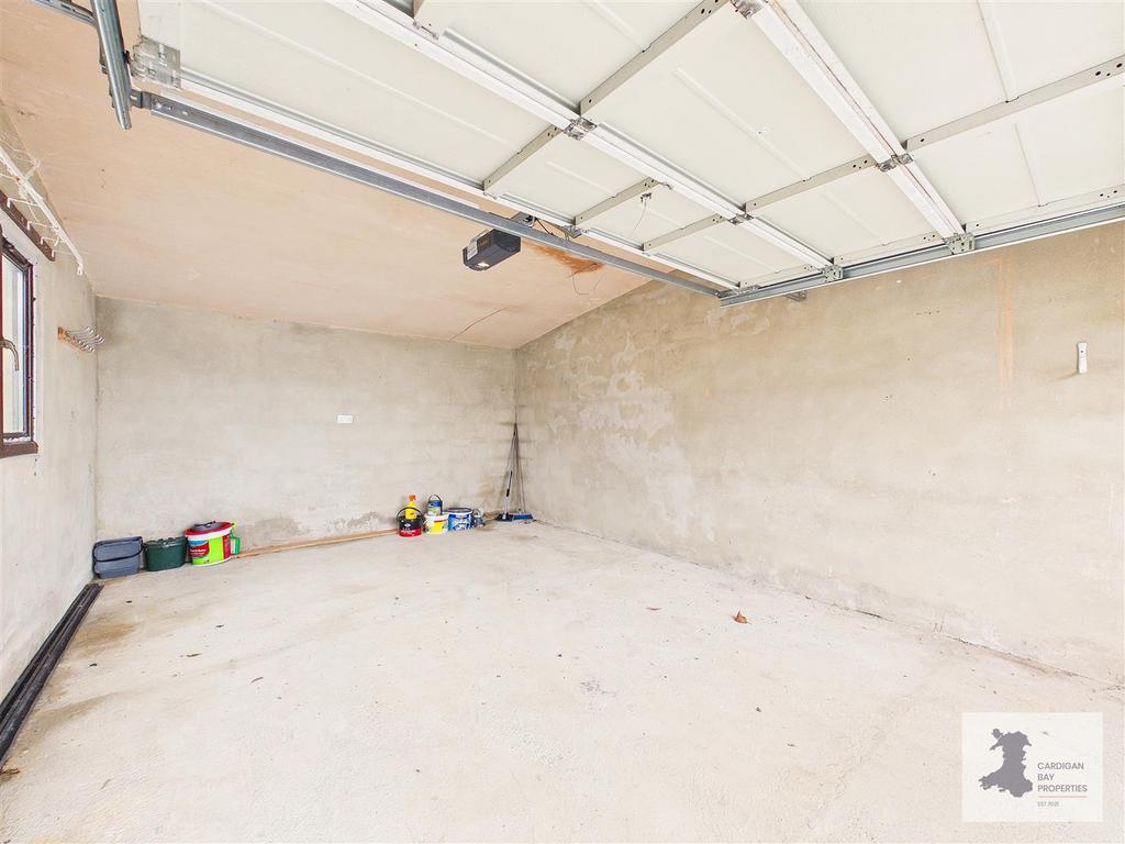 Detached Garage