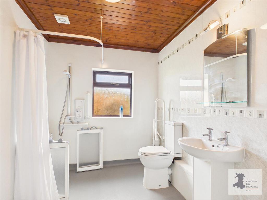 Family Bathroom/Wet room