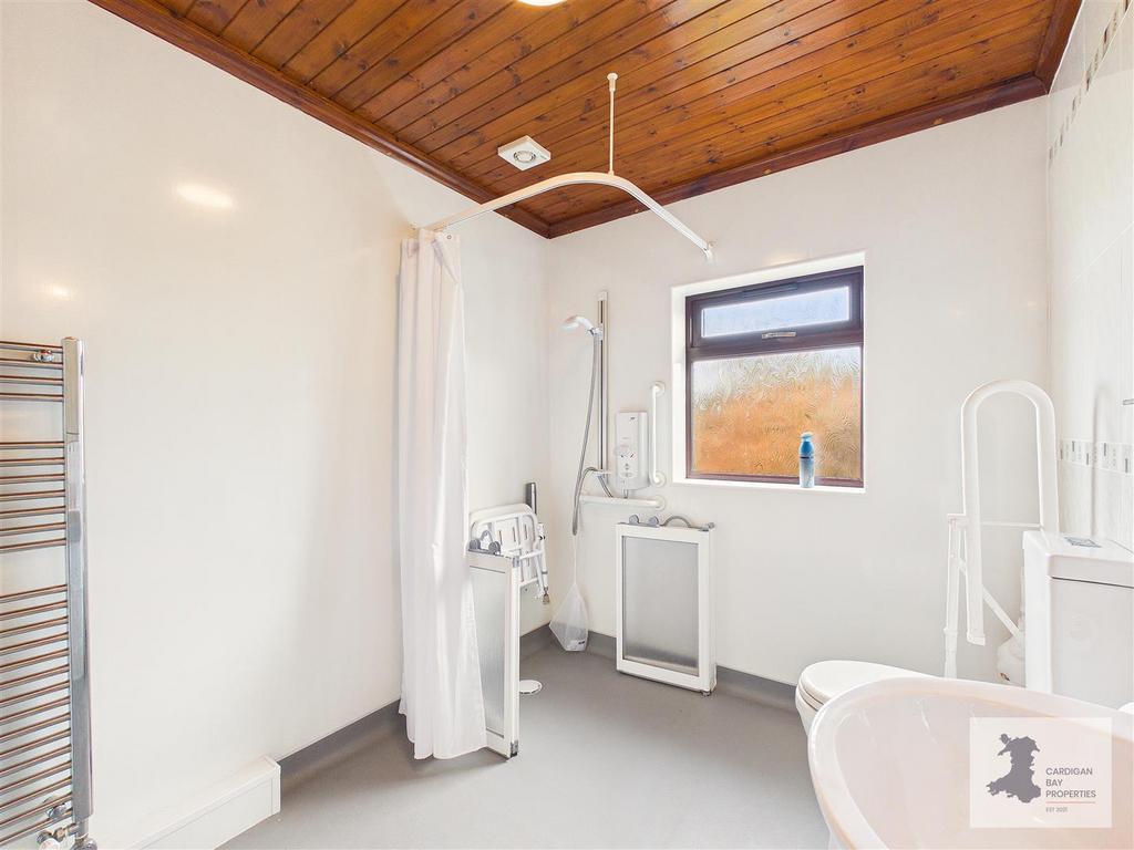 Family Bathroom/Wet room