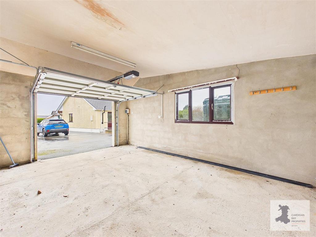 Detached Garage