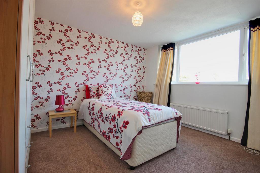 Bedroom 2 (rear)