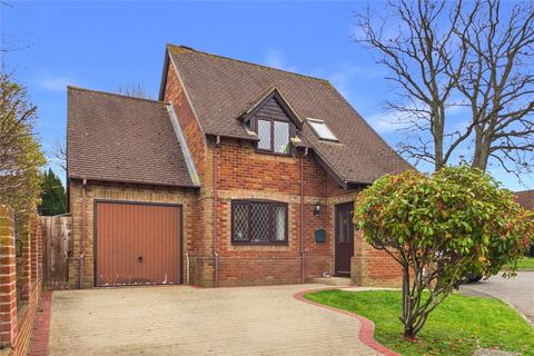 3 bedroom detached house for sale, Saunders Garden, Tadley, Hampshire, RG26