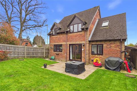 3 bedroom detached house for sale, Saunders Garden, Tadley, Hampshire, RG26