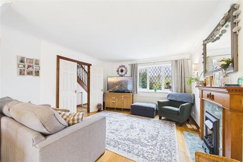 3 bedroom detached house for sale, Saunders Garden, Tadley, Hampshire, RG26
