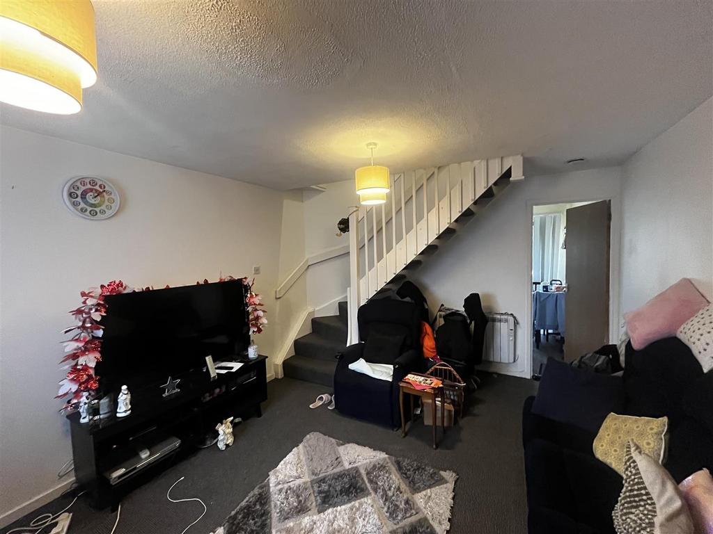 LIVING ROOM .jpeg
