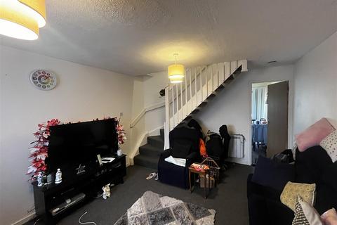 2 bedroom terraced house for sale, Pettingrew Close, Walnut Tree, Milton Keynes