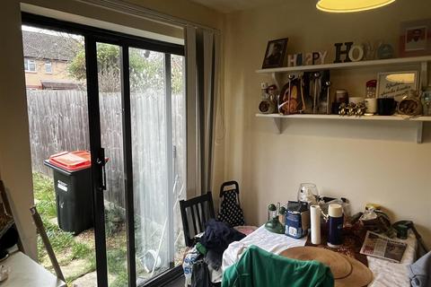 2 bedroom terraced house for sale, Pettingrew Close, Walnut Tree, Milton Keynes