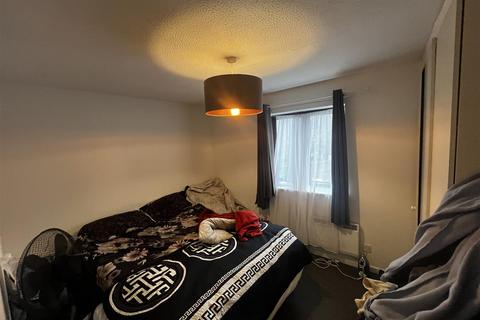 2 bedroom terraced house for sale, Pettingrew Close, Walnut Tree, Milton Keynes