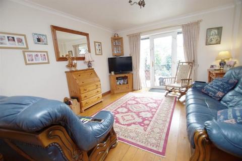 2 bedroom end of terrace house for sale, Thackley, Thackley BD10