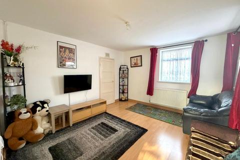 undefined, Aldgate Avenue