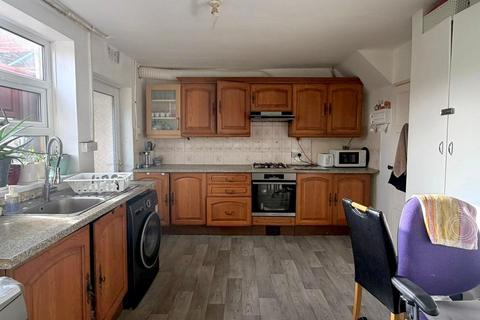 undefined, Aldgate Avenue