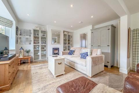 undefined, Queens Close, Holt NR25