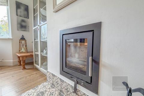 undefined, Queens Close, Holt NR25
