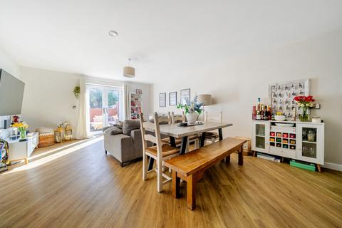 2 bedroom flat for sale, Wickham Road, Hampshire PO16