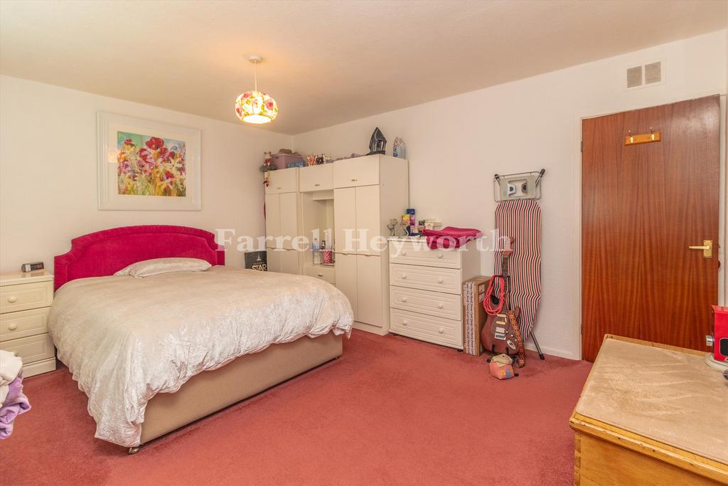 Bedroom 1 image 2