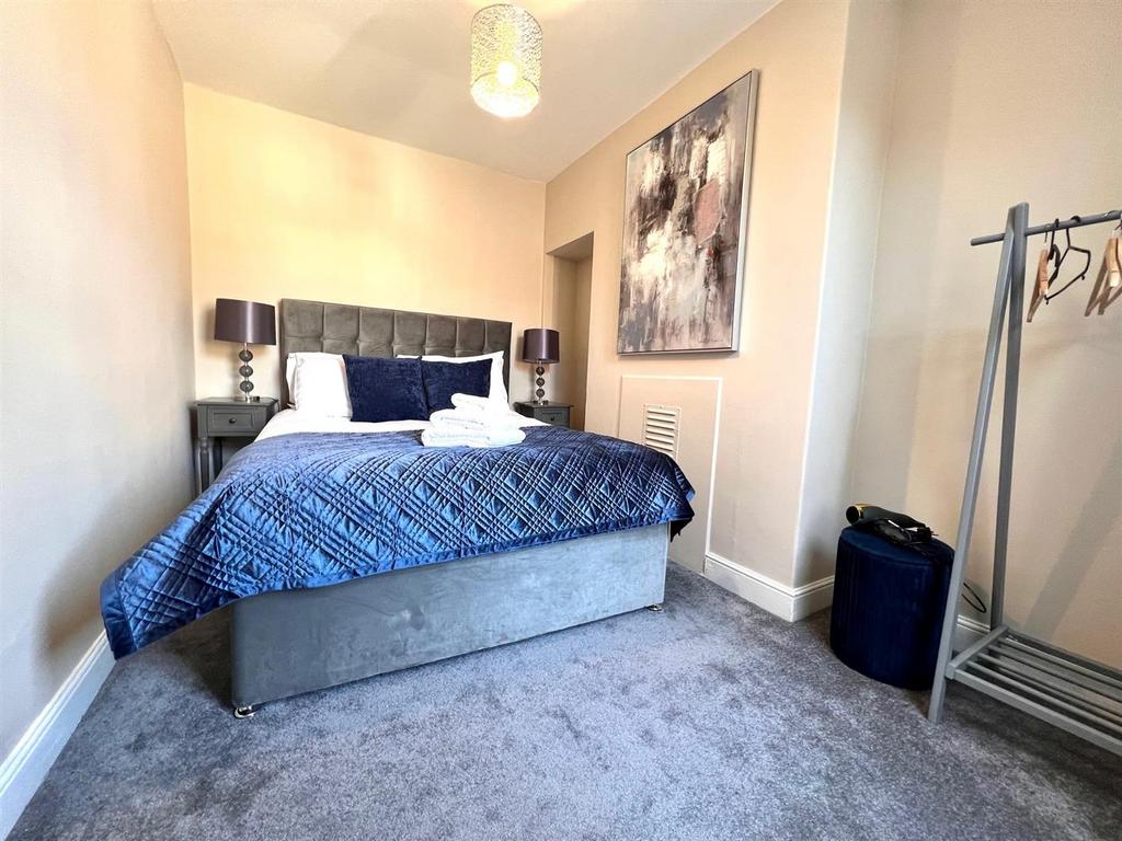 Bedroom 5.jpg