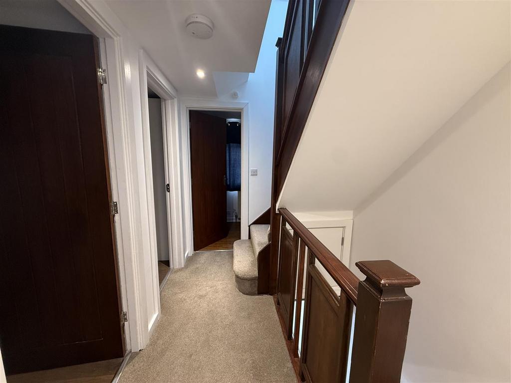 Hallway 2.jpeg
