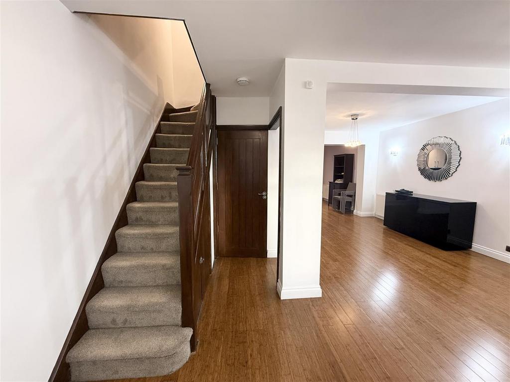 Hallway.jpeg