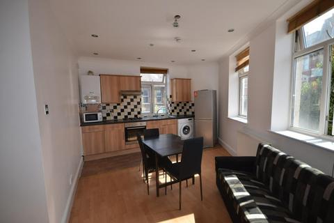 3 bedroom flat to rent, High Road, London, NW10 2PJ