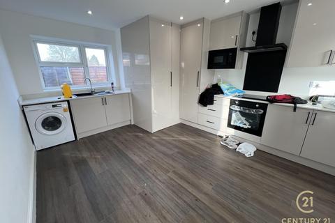 2 bedroom flat to rent, Greenford Road, GREENFORD UB6