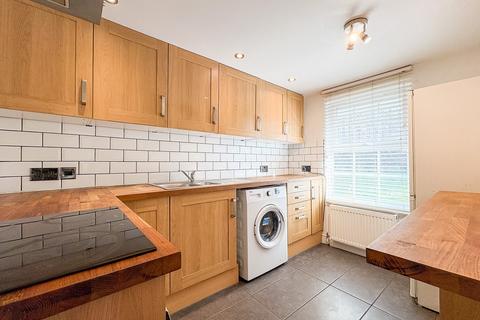 2 bedroom maisonette to rent, Western Road, Crowborough, TN6