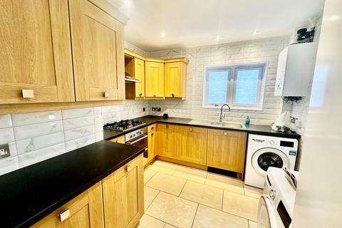 3 bedroom semi-detached house to rent, Brook Chase Mews, Nottingham, NG9