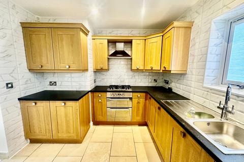 3 bedroom semi-detached house to rent, Brook Chase Mews, Nottingham, NG9
