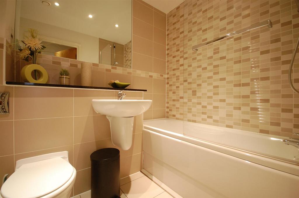 Bathroom..JPG