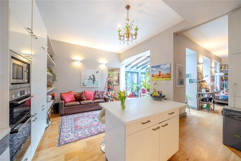 3 bedroom apartment for sale, Bracknell Gardens, London, NW3