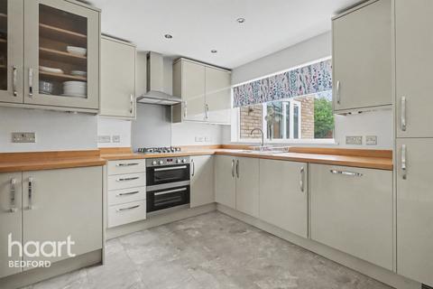 4 bedroom detached house to rent, Pinchmill Way, BEDFORD
