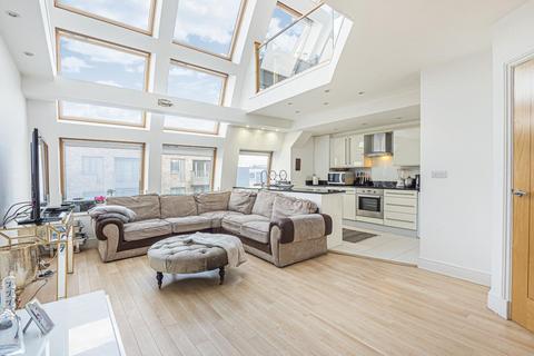 2 bedroom flat for sale, Melfield Gardens, Catford, London, SE6