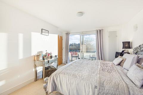 2 bedroom flat for sale, Melfield Gardens, Catford, London, SE6