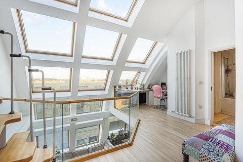 2 bedroom flat for sale, Melfield Gardens, Catford, London, SE6