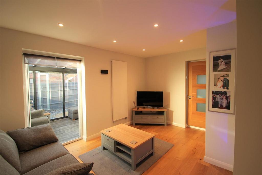 49 Oak Green Lounge 2.jpg
