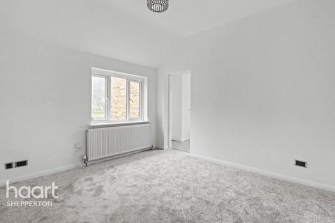 undefined, Avenue Road, Staines-upon-Thames