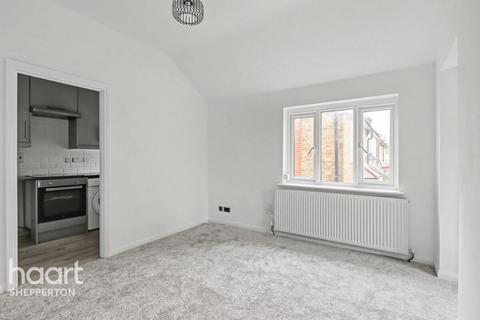 undefined, Avenue Road, Staines-upon-Thames