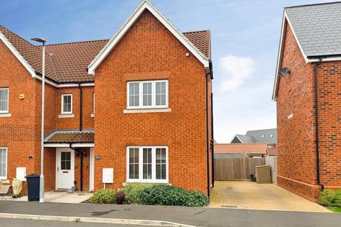 3 bedroom semi-detached house for sale, Bryony Close, Chelmsford, CM1
