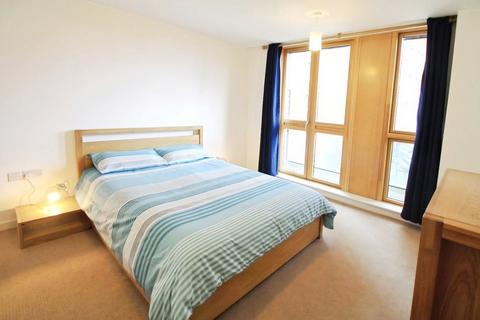 2 bedroom flat for sale, WATERMANS PLACE, 3 WHARF APPROACH, LEEDS, LS1