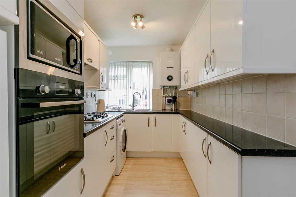 Charlton Mead Court, Brentry Kitchen 3.jpg